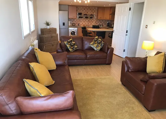 Beautiful 3-Bed Apartment In Gourock